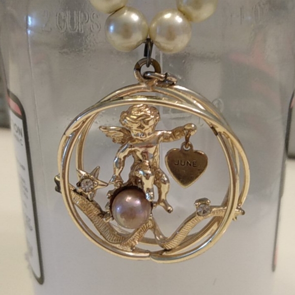 Pearl and Angel Bracelet - Picture 2 of 5